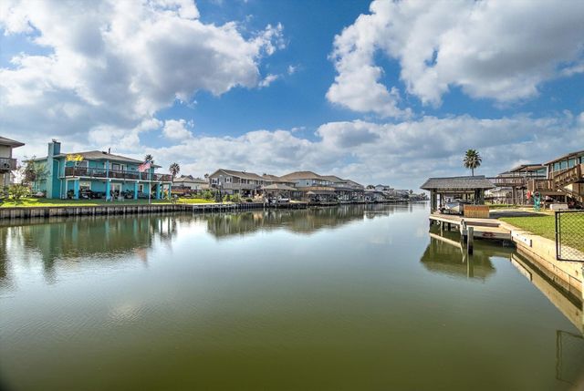 1095 Redfish Street, Bayou Vista, TX 77563