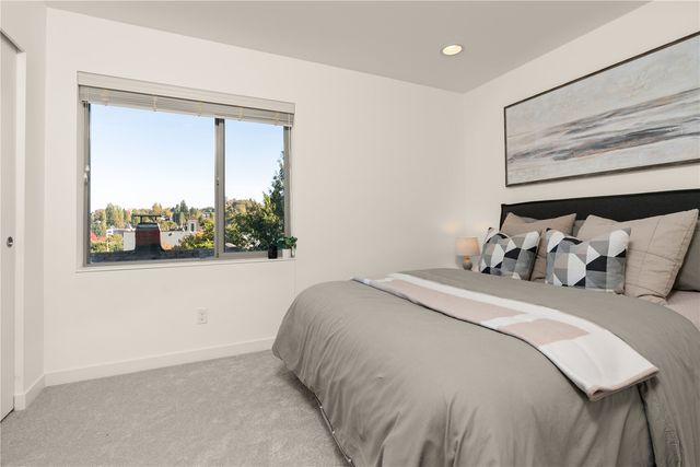 4052 30th Avenue SW, Seattle, WA 98126