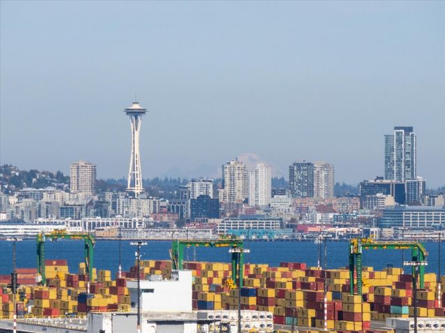 4052 30th Avenue SW, Seattle, WA 98126
