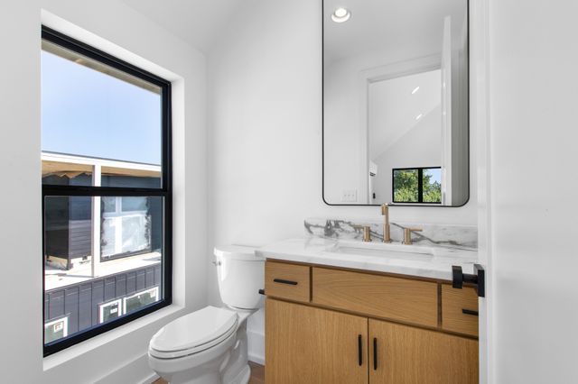 108B N 9th St, Nashville, TN 37206
