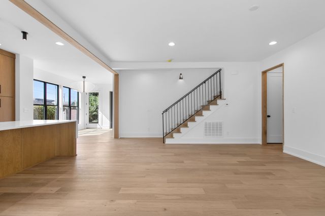 108B N 9th St, Nashville, TN 37206