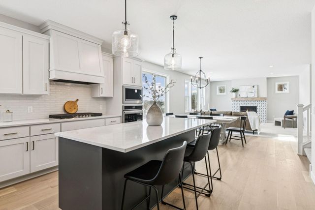 7334 Ambercrest Curve, Inver Grove Heights, MN 55077