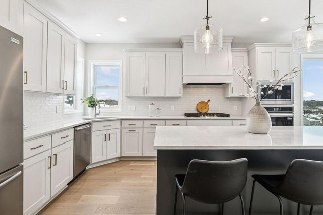 7334 Ambercrest Curve, Inver Grove Heights, MN 55077