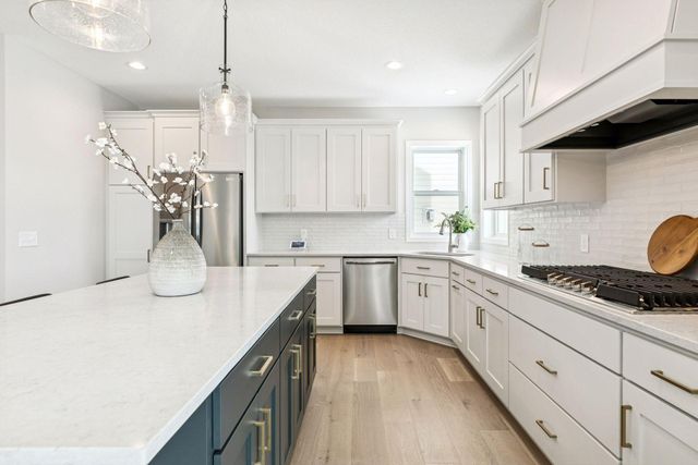 7334 Ambercrest Curve, Inver Grove Heights, MN 55077