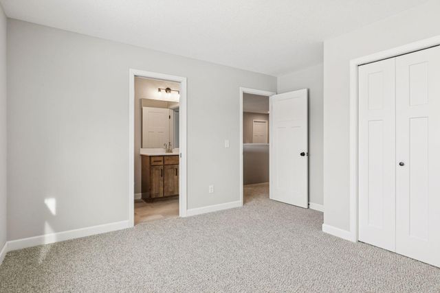 7334 Ambercrest Curve, Inver Grove Heights, MN 55077