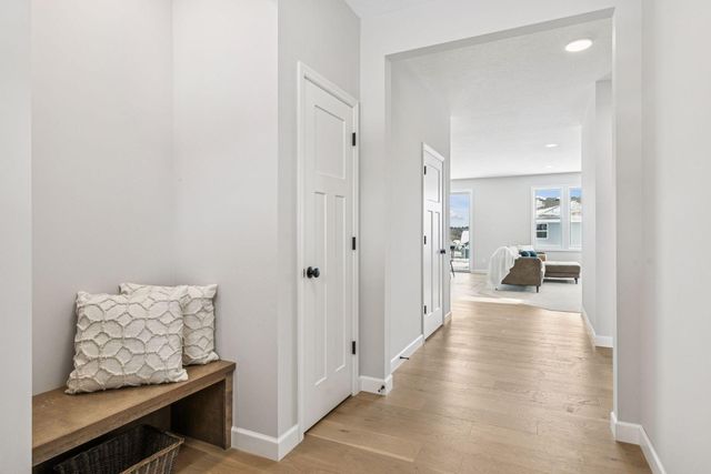 7334 Ambercrest Curve, Inver Grove Heights, MN 55077