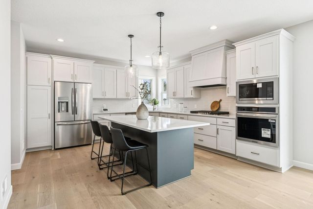 7334 Ambercrest Curve, Inver Grove Heights, MN 55077