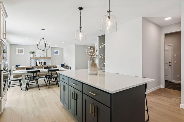 7334 Ambercrest Curve, Inver Grove Heights, MN 55077