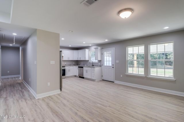 6590 Dummy Line Road, Picayune, MS 39466