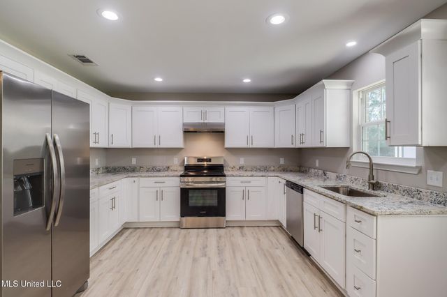 6590 Dummy Line Road, Picayune, MS 39466