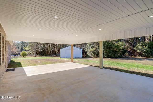 6590 Dummy Line Road, Picayune, MS 39466