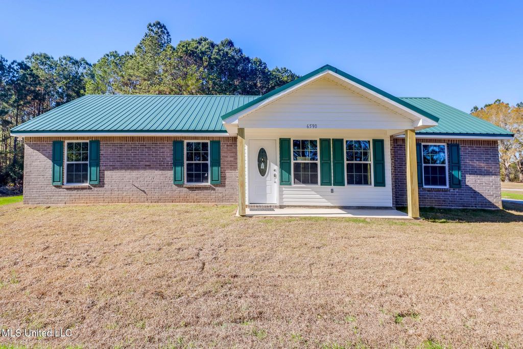 6590 Dummy Line Road, Picayune, MS 39466