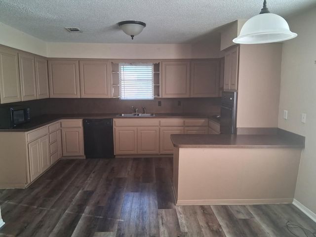 503 Harriett Street, Arlington, TX 76010