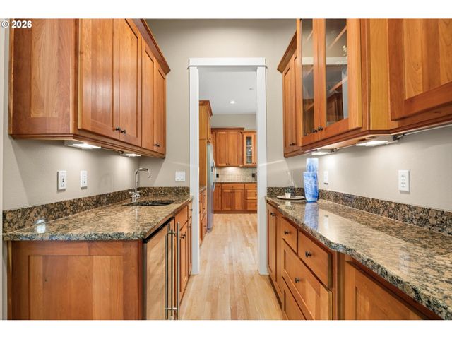 8711 Sw AMICUS Ter, Beaverton, OR 97007