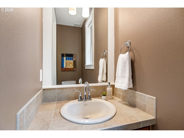 8711 Sw AMICUS Ter, Beaverton, OR 97007