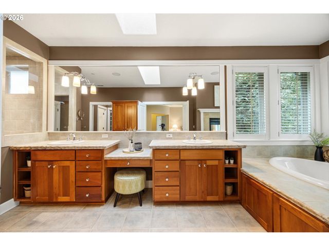 8711 Sw AMICUS Ter, Beaverton, OR 97007