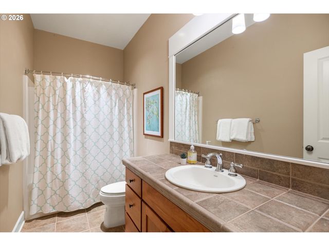 8711 Sw AMICUS Ter, Beaverton, OR 97007