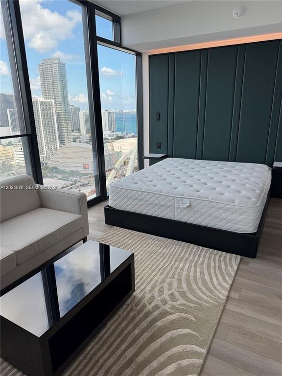 20 NE 11 3303a 3303A, Miami, FL 33132