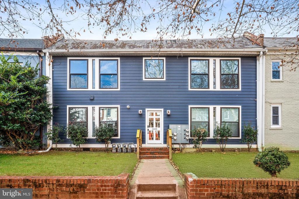 Image 1 of property listing at 1605 F ST NE #4, Washington, DC 20002