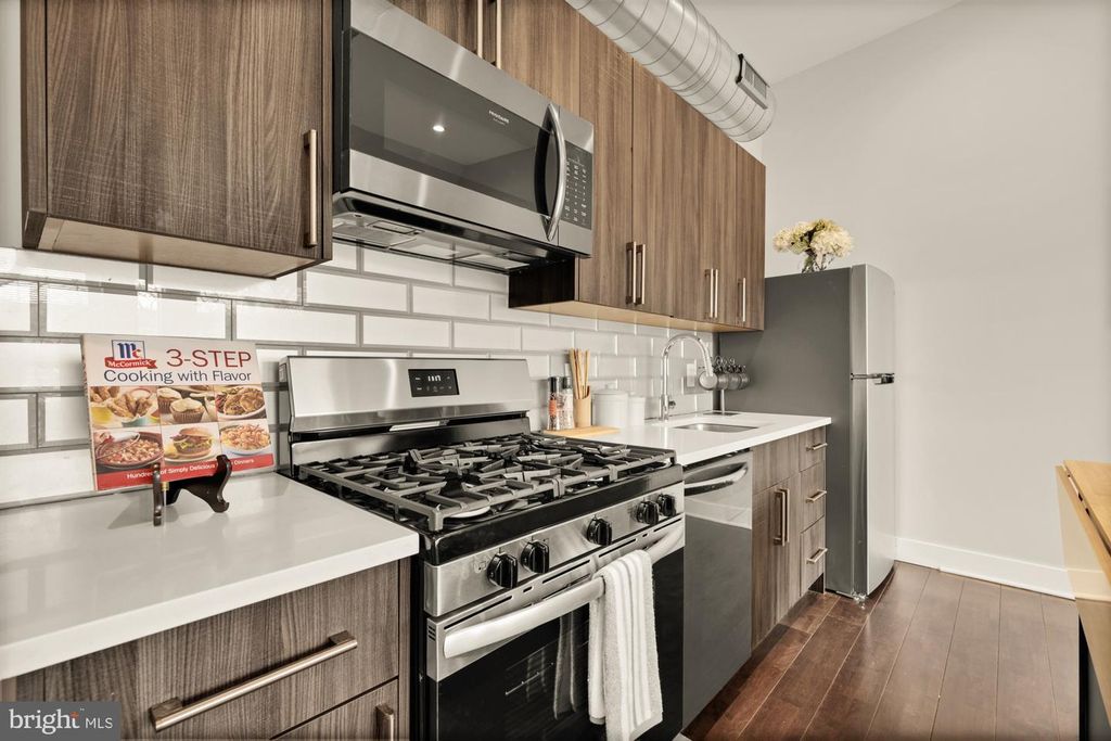 Image 14 of property listing at 1605 F ST NE #4, Washington, DC 20002