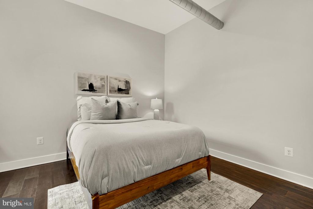 Image 17 of property listing at 1605 F ST NE #4, Washington, DC 20002