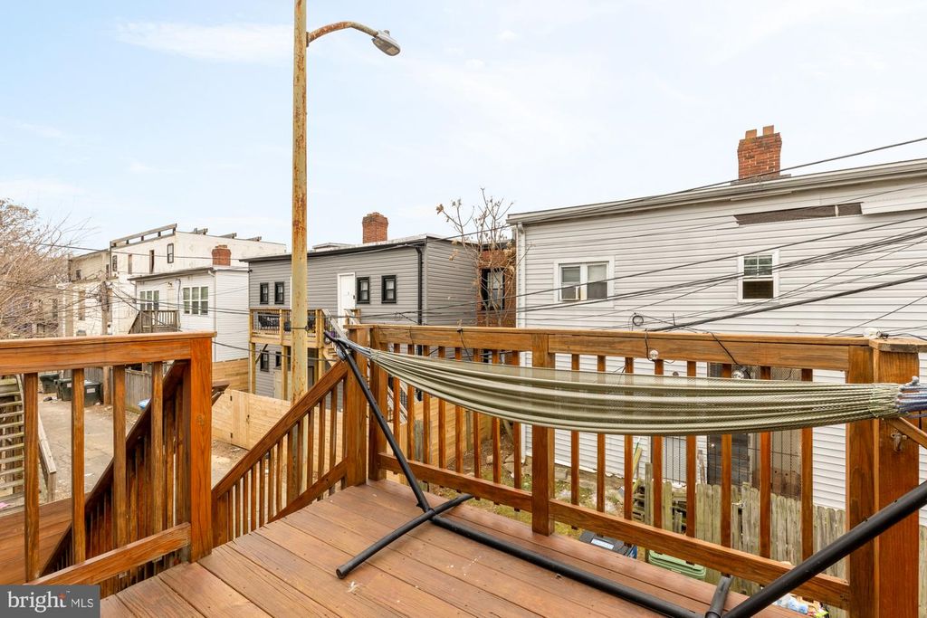 Image 22 of property listing at 1605 F ST NE #4, Washington, DC 20002