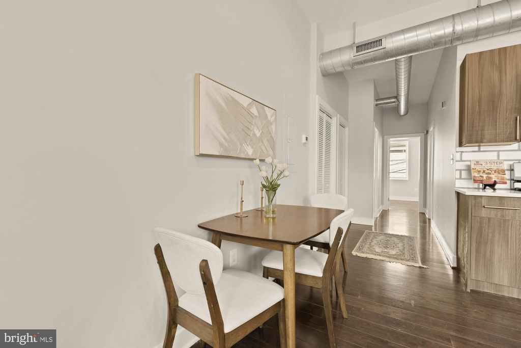 Image 7 of property listing at 1605 F ST NE #4, Washington, DC 20002