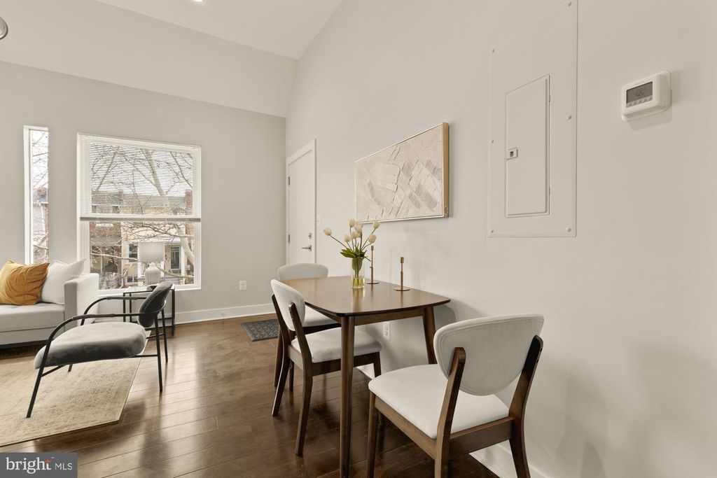 Image 8 of property listing at 1605 F ST NE #4, Washington, DC 20002