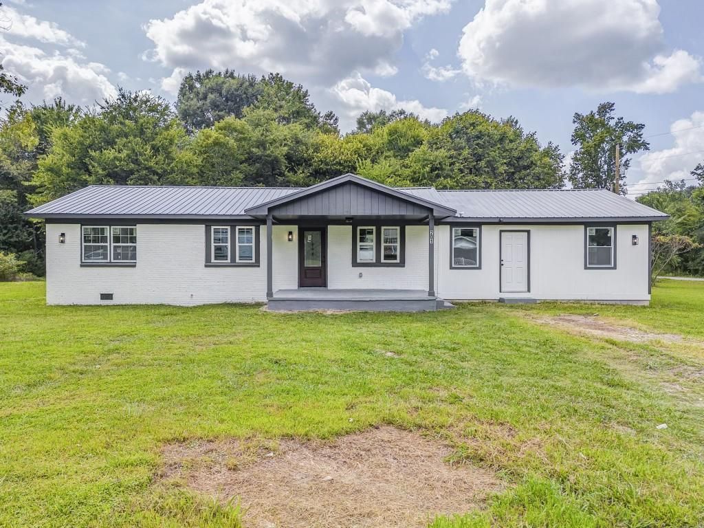 201 Charmin SE Circle, Calhoun, GA 30701