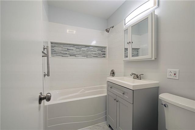 8000 W 85th Terrace, Overland Park, KS 66212