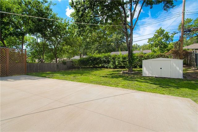 8000 W 85th Terrace, Overland Park, KS 66212