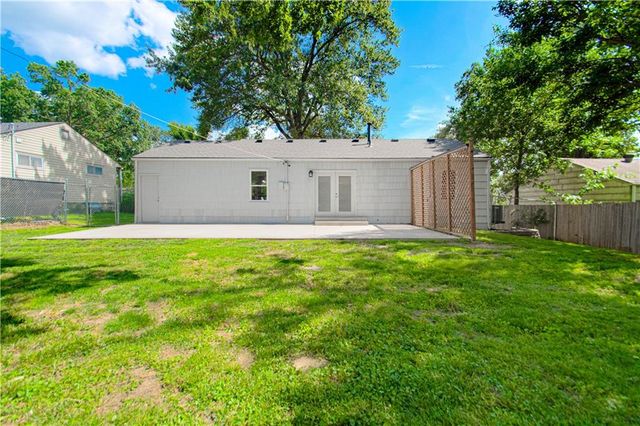 8000 W 85th Terrace, Overland Park, KS 66212
