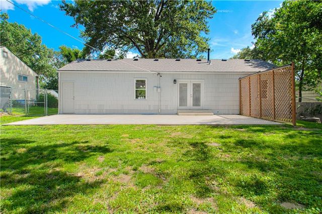8000 W 85th Terrace, Overland Park, KS 66212