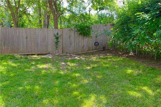 8000 W 85th Terrace, Overland Park, KS 66212