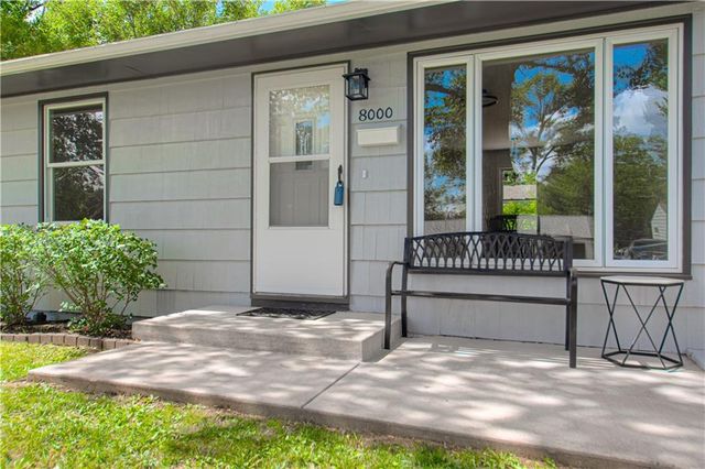 8000 W 85th Terrace, Overland Park, KS 66212