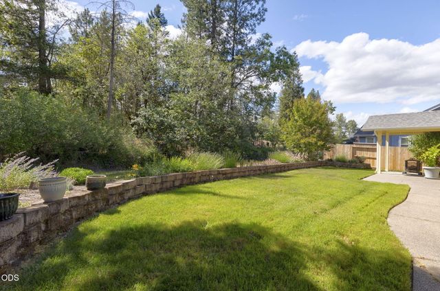 2738 SW Trinity Way, Grants Pass, OR 97527