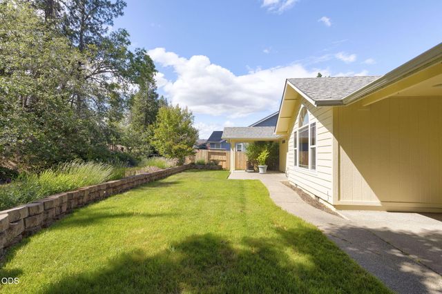 2738 SW Trinity Way, Grants Pass, OR 97527