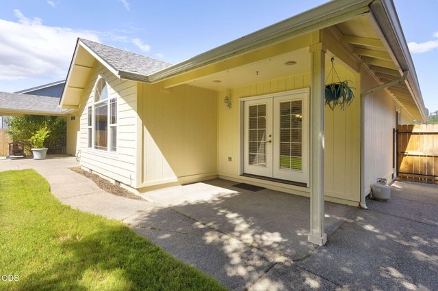 2738 SW Trinity Way, Grants Pass, OR 97527