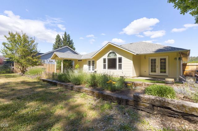 2738 SW Trinity Way, Grants Pass, OR 97527