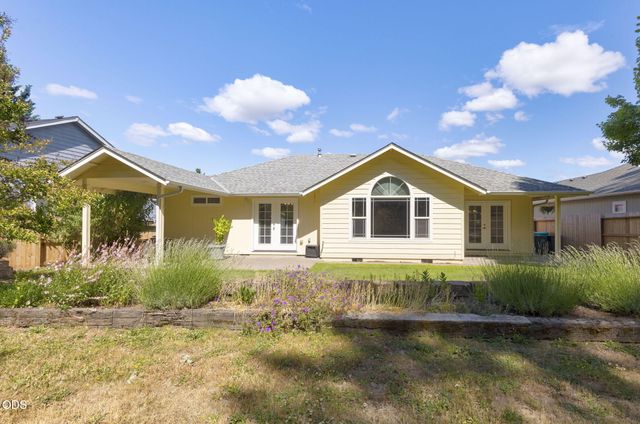 2738 SW Trinity Way, Grants Pass, OR 97527