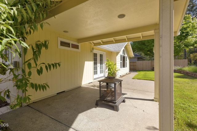 2738 SW Trinity Way, Grants Pass, OR 97527