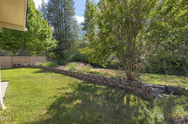 2738 SW Trinity Way, Grants Pass, OR 97527