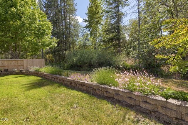 2738 SW Trinity Way, Grants Pass, OR 97527