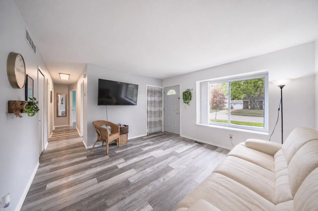 5719 Sunset Trail, Ypsilanti Twp, MI 48197