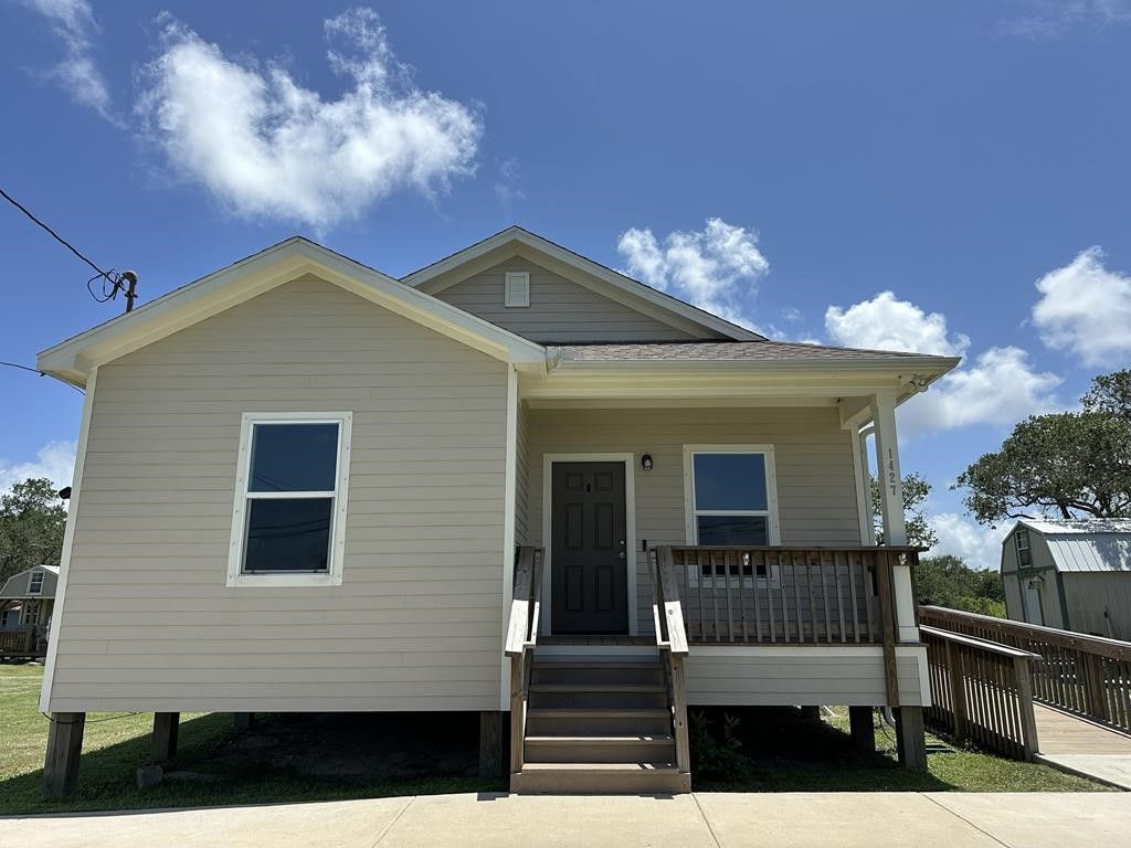 1427 Sixteenth St, Rockport, TX 78382 — exterior