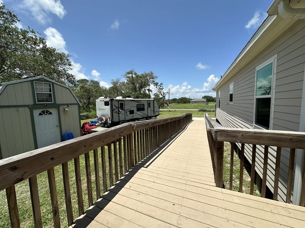 1427 Sixteenth St, Rockport, TX 78382 — photo 4