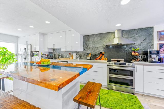 3793 NE 170th St A-3, North Miami Beach, FL 33160