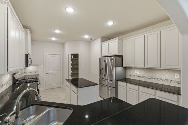 2627 Eagle Drive, Grapevine, TX 76051