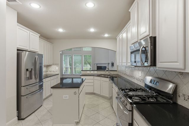 2627 Eagle Drive, Grapevine, TX 76051