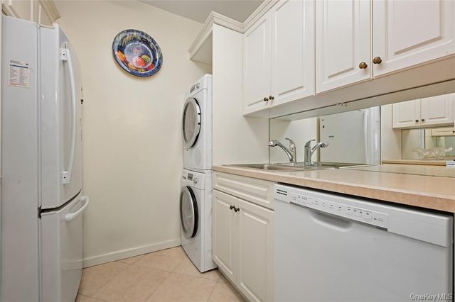 26910 Grand Central Pkwy Apt 1C, New York City, NY 11005